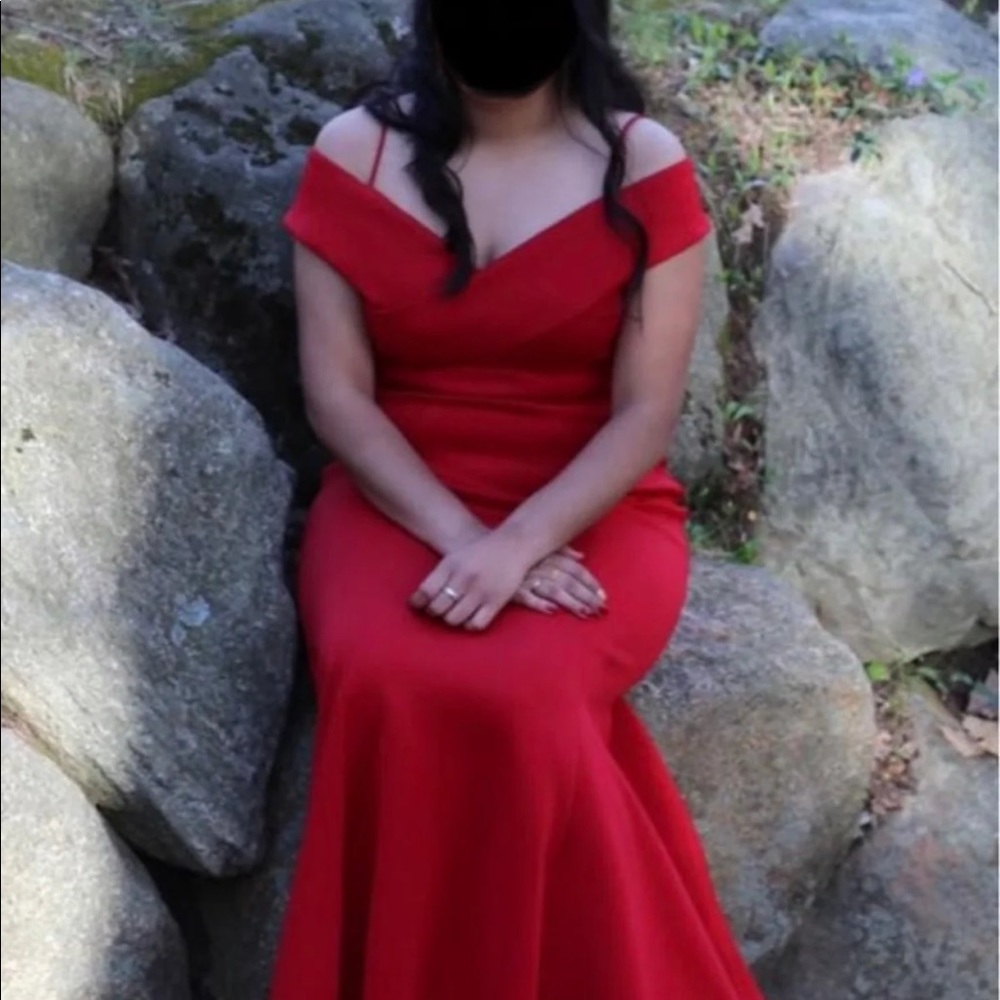 NEED GONE - David’s Bridal Red dress - Picture 2 of 2